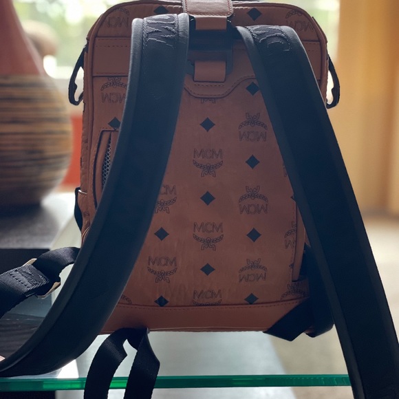 Medium sized MCM backpack. Fanny pack included. - Picture 5 of 5